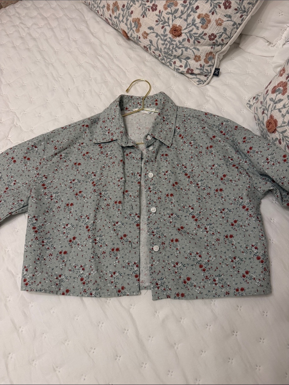 Primark Cropped Floral Button-Up Jacket in Sage Green with Red Flowers